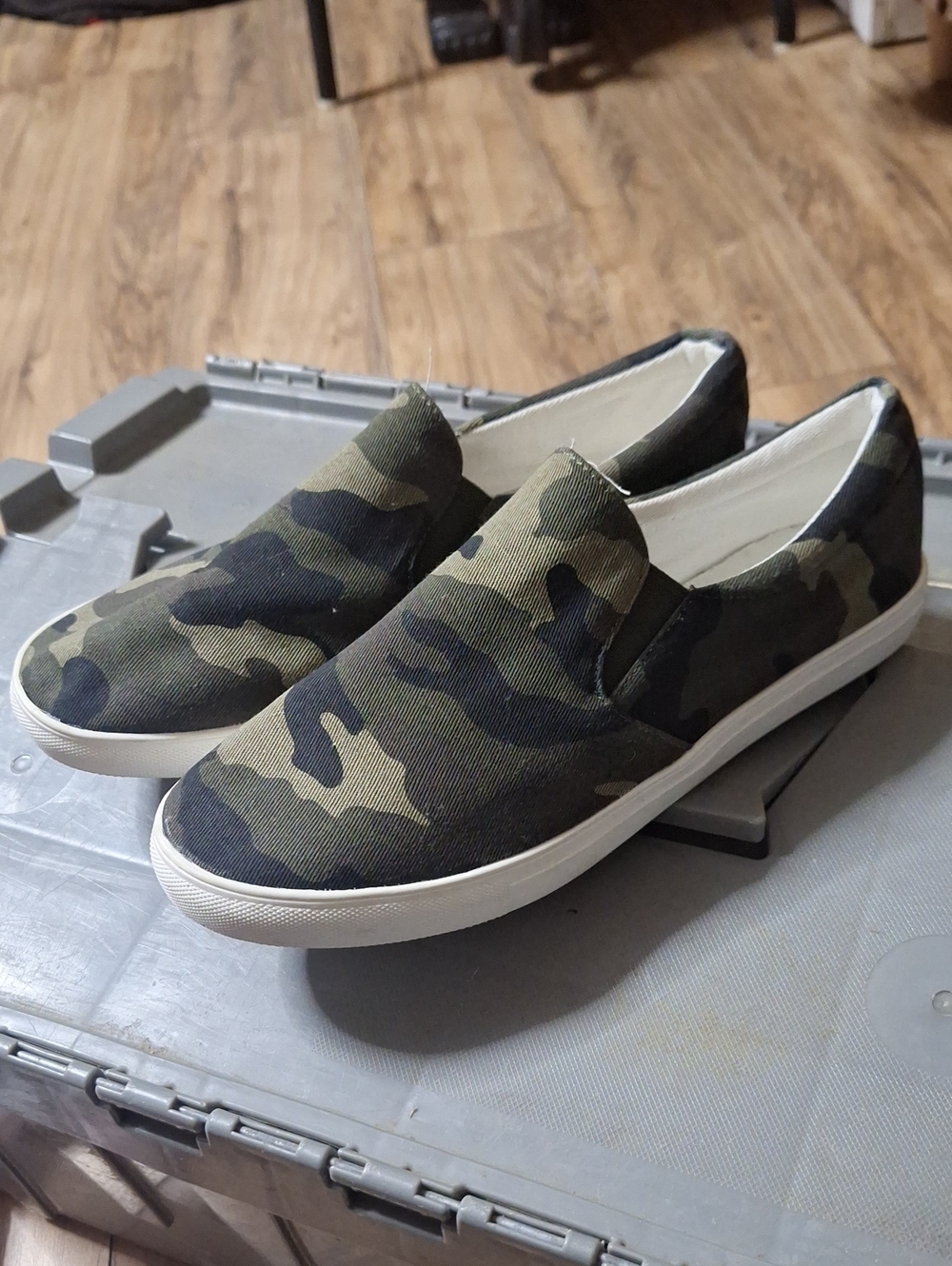Women’s Camouflage Slip-On Canvas Sneakers - Green Camo